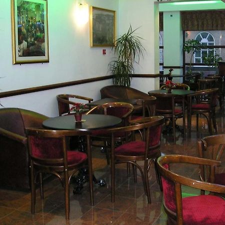 Kings Paget Hotel West Drayton  ภายนอก รูปภาพ