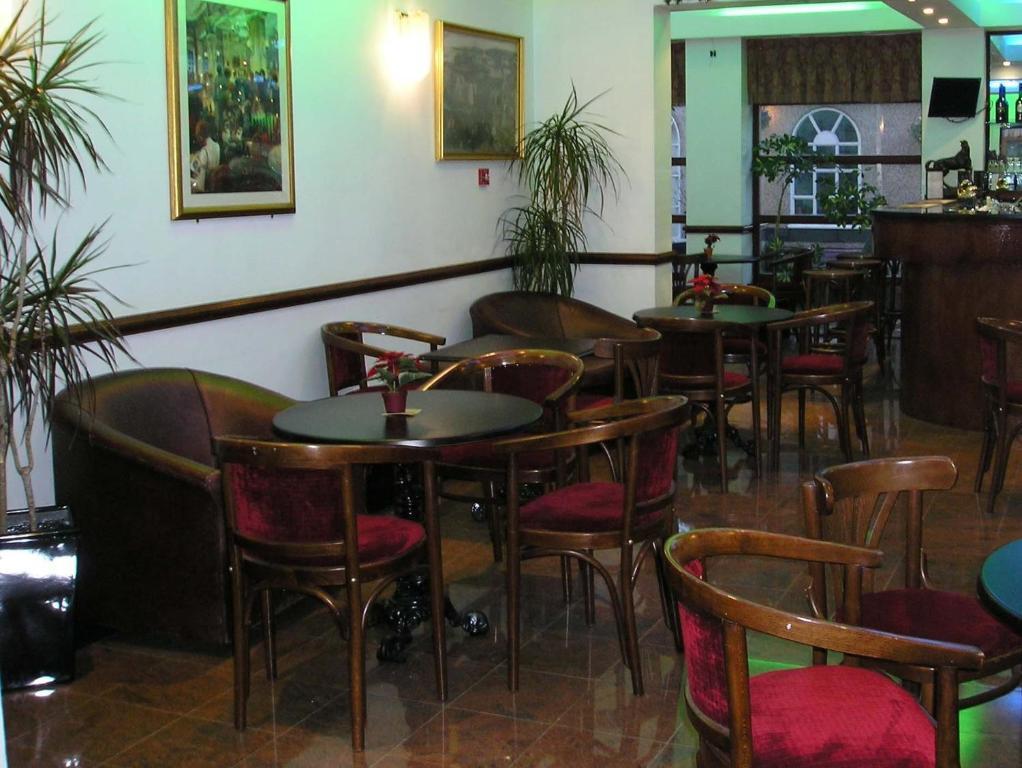 Kings Paget Hotel West Drayton  ภายนอก รูปภาพ