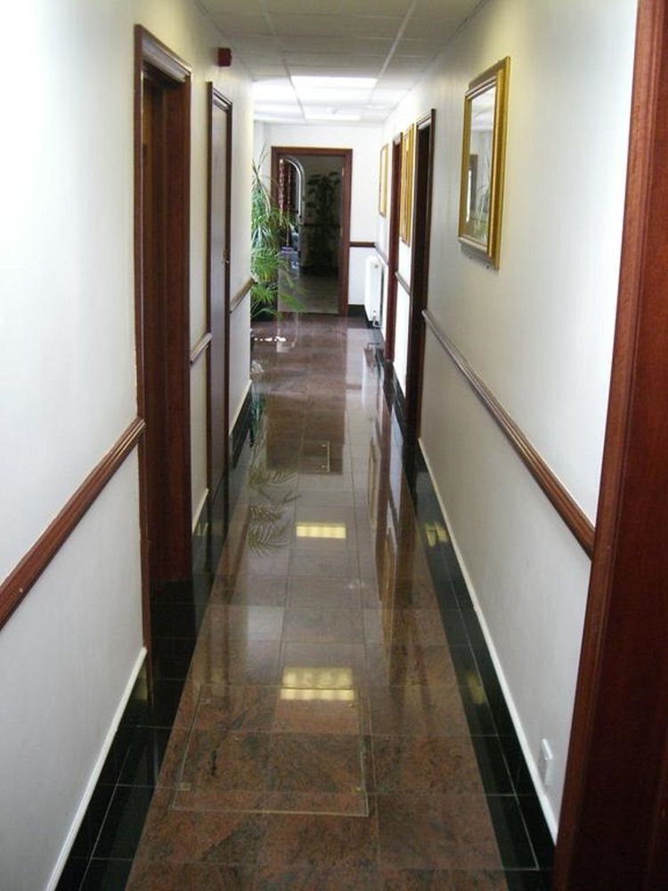 Kings Paget Hotel West Drayton  ภายนอก รูปภาพ