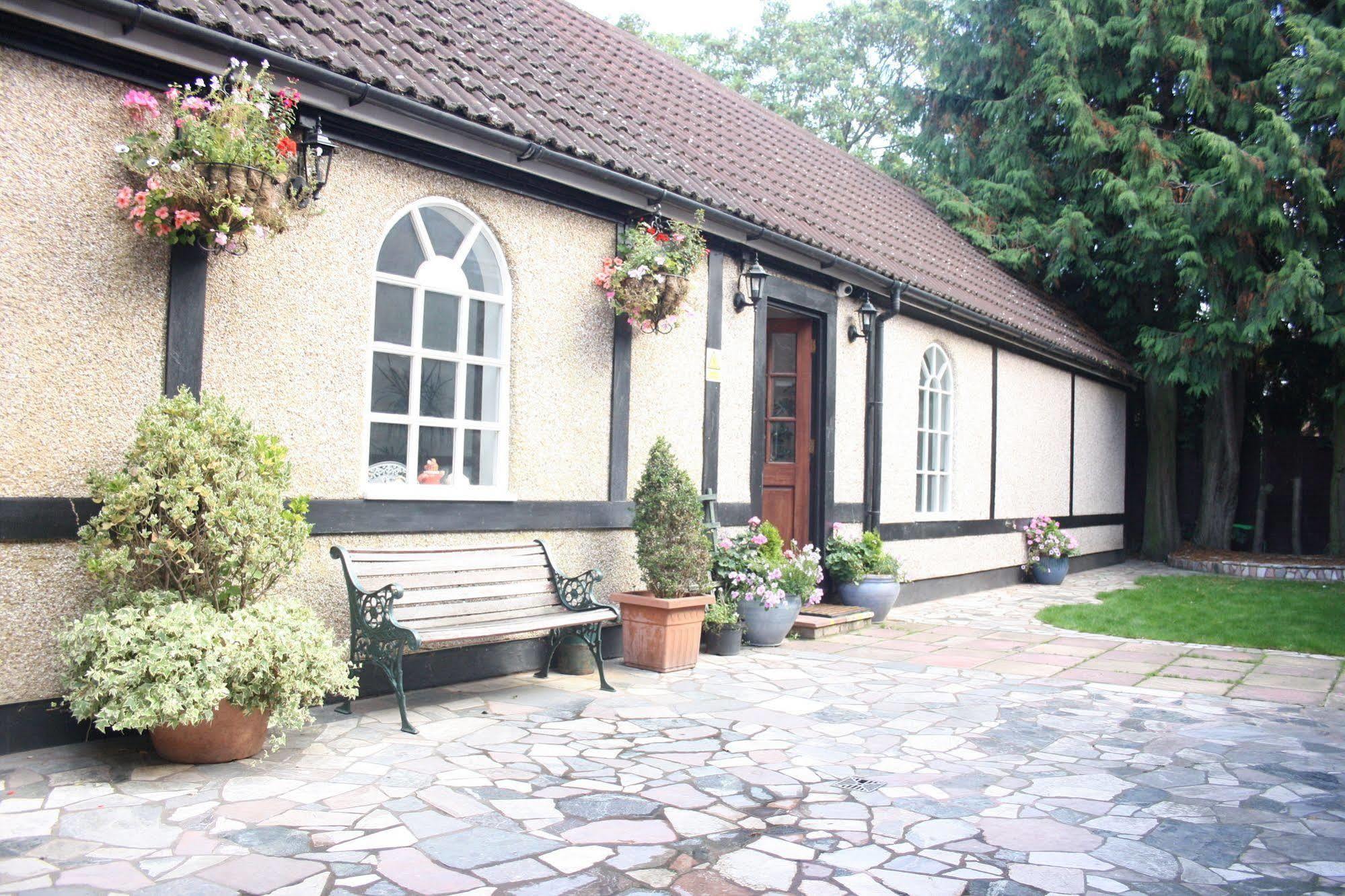 Kings Paget Hotel West Drayton  ภายนอก รูปภาพ