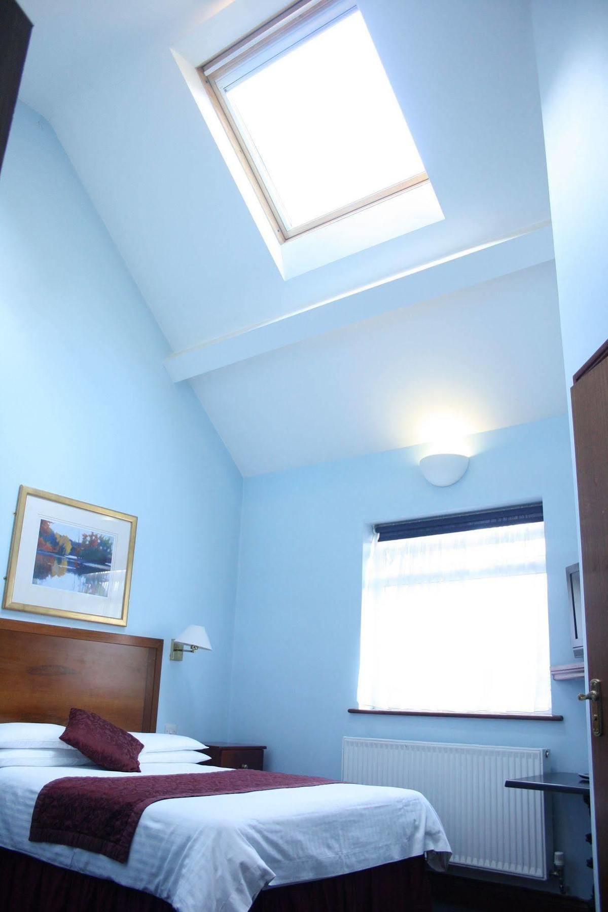Kings Paget Hotel West Drayton  ภายนอก รูปภาพ