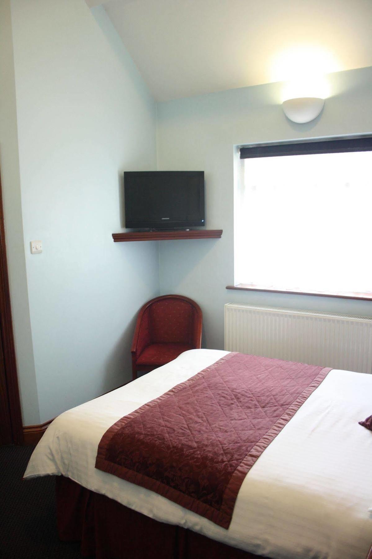 Kings Paget Hotel West Drayton  ภายนอก รูปภาพ