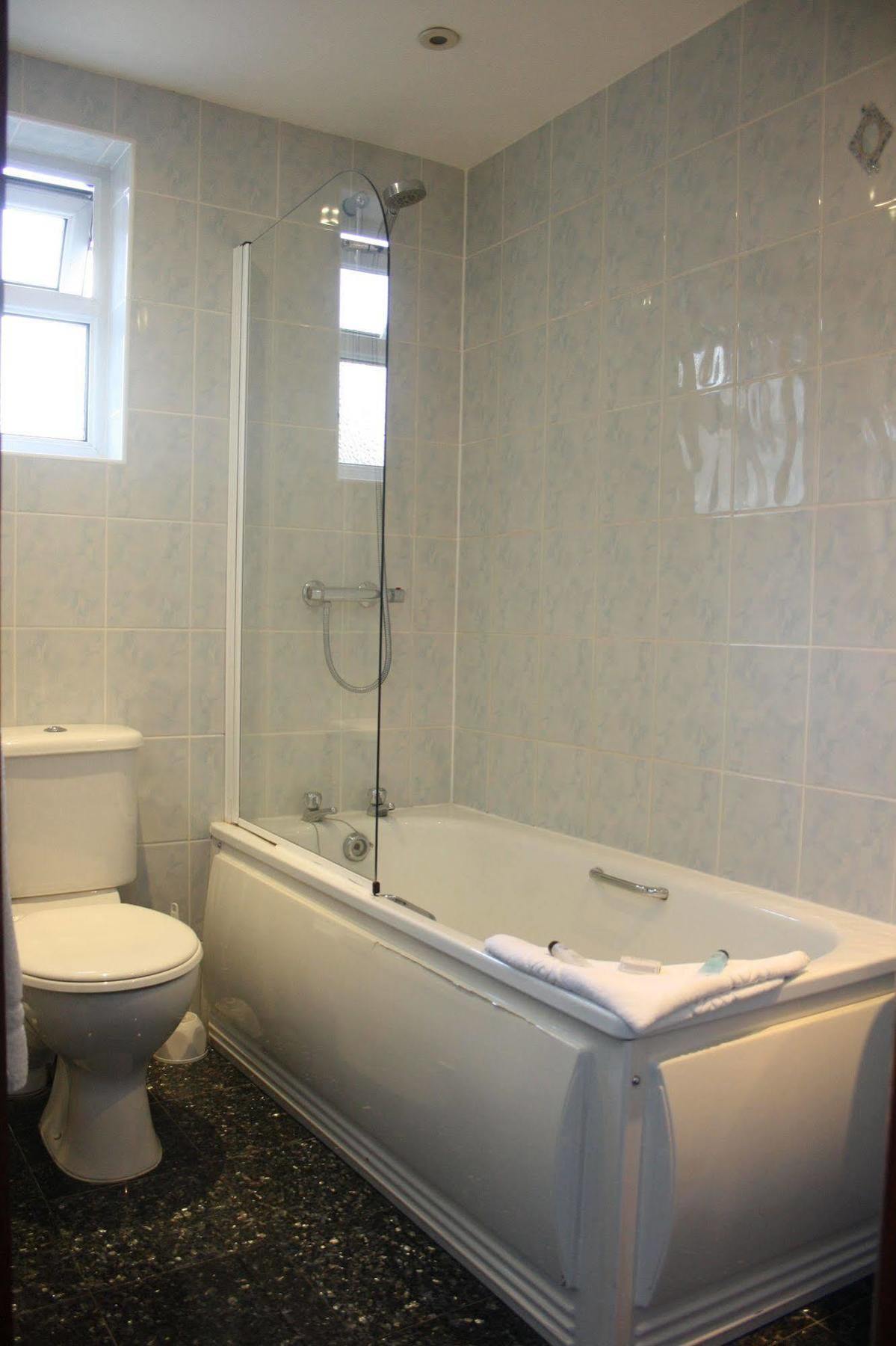 Kings Paget Hotel West Drayton  ภายนอก รูปภาพ