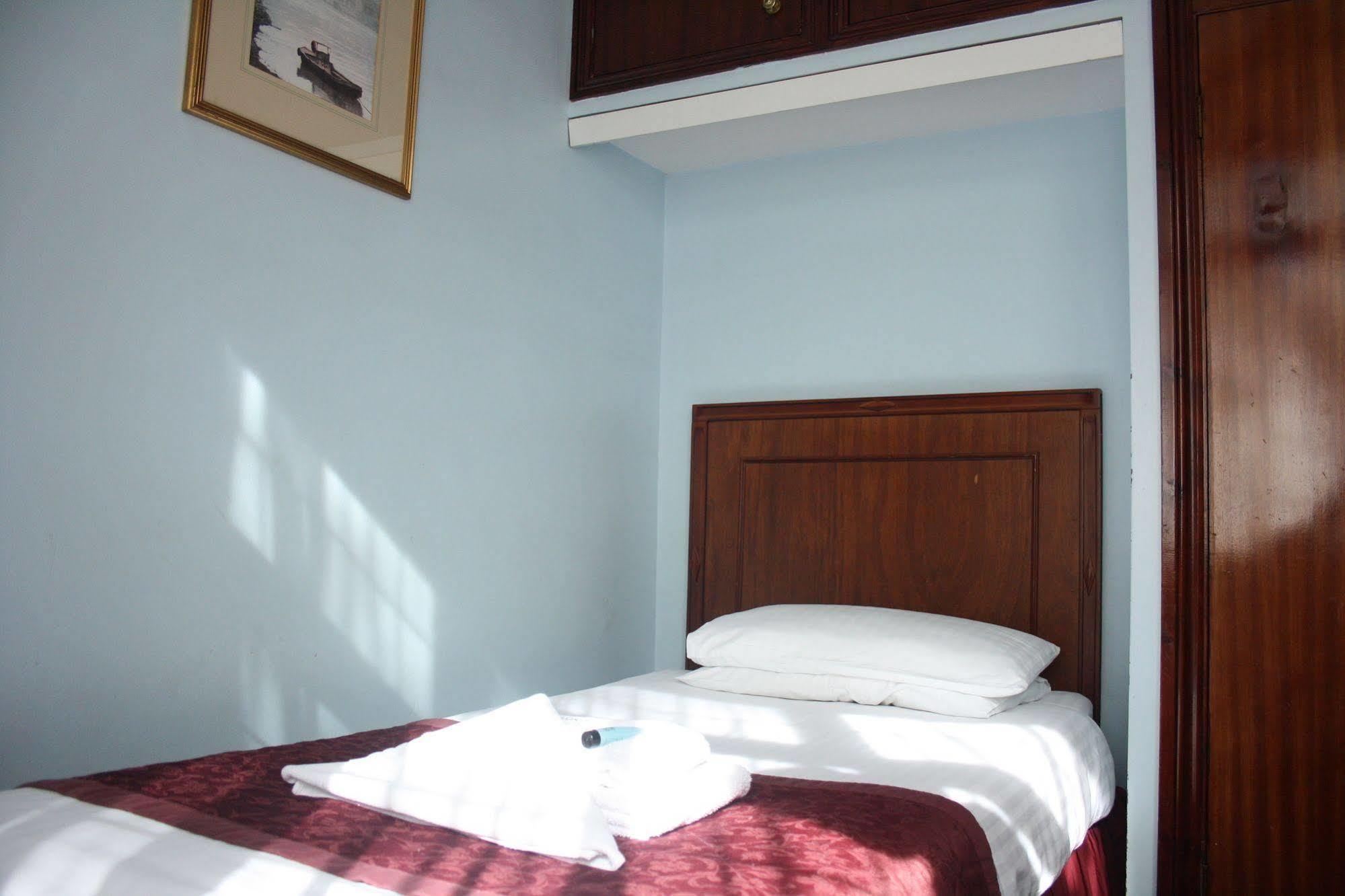Kings Paget Hotel West Drayton  ภายนอก รูปภาพ