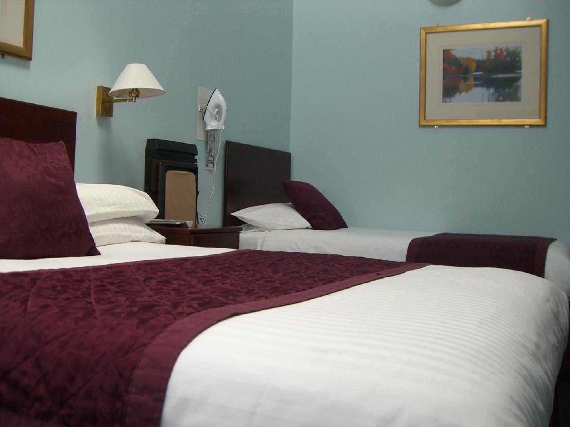 Kings Paget Hotel West Drayton  ภายนอก รูปภาพ
