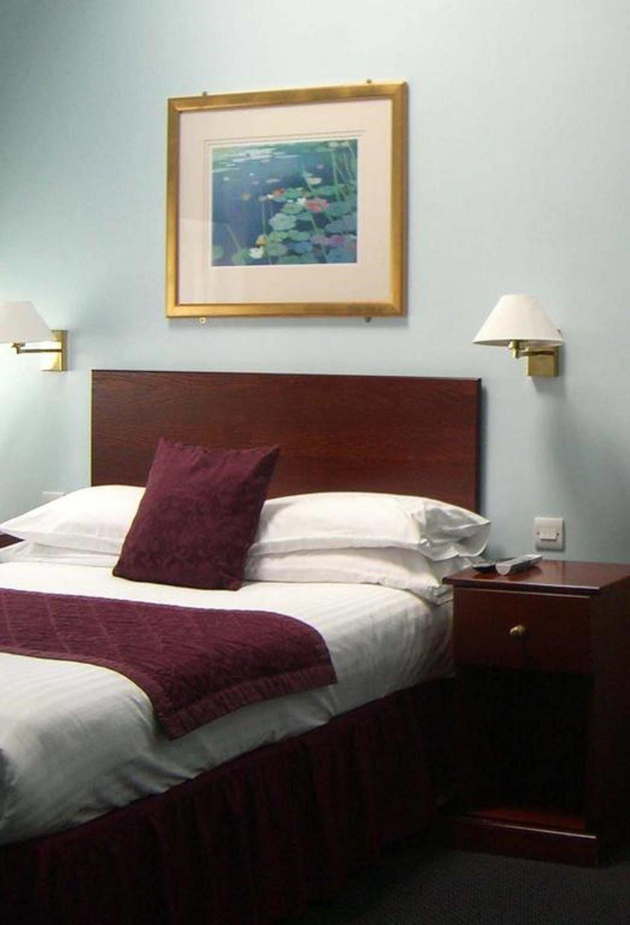 Kings Paget Hotel West Drayton  ภายนอก รูปภาพ