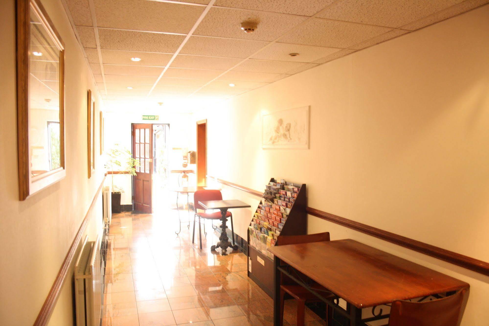 Kings Paget Hotel West Drayton  ภายนอก รูปภาพ