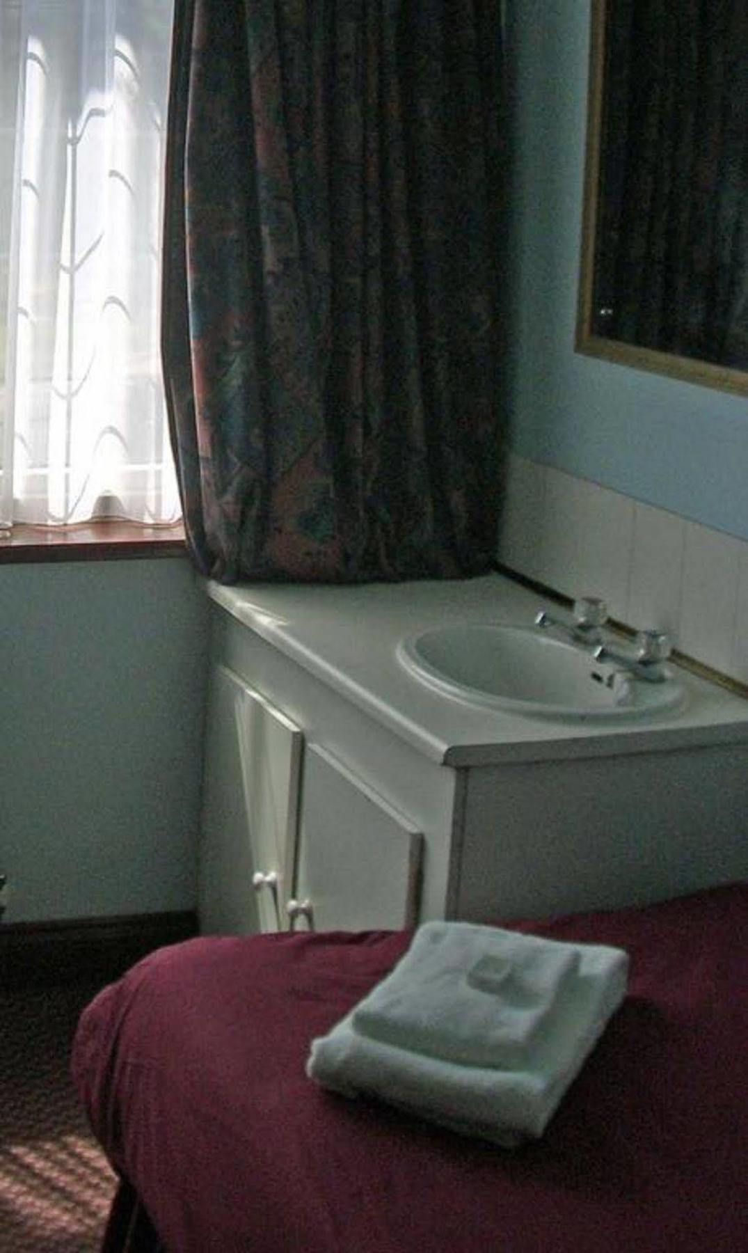 Kings Paget Hotel West Drayton  ภายนอก รูปภาพ